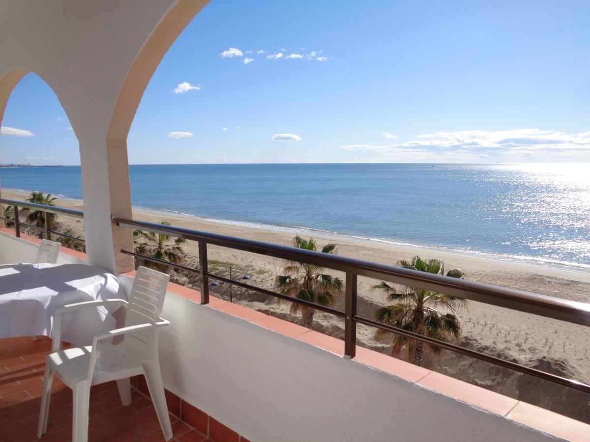 Apartamentos Benedicto XIII: Beachfront with Parking & Modern Amenities Peniscola Exterior photo