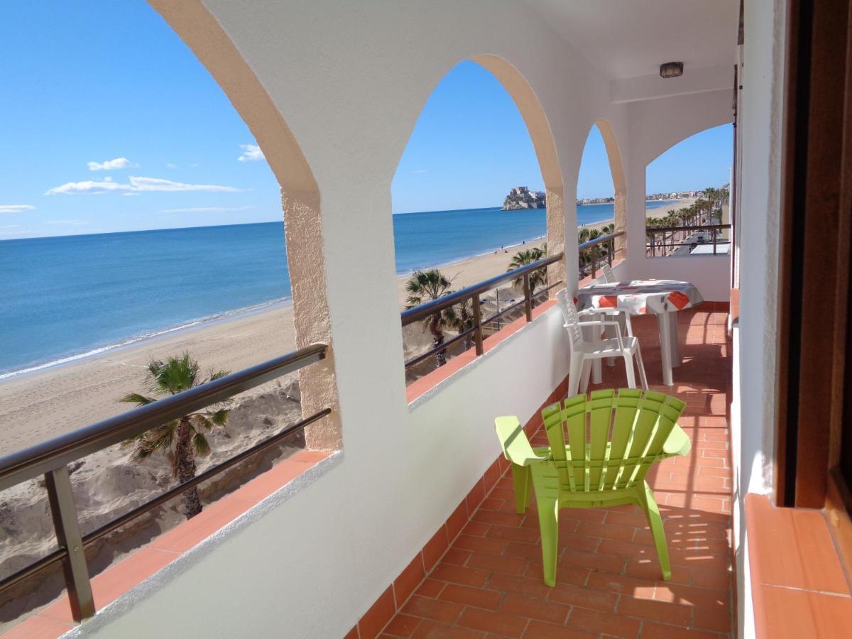 Apartamentos Benedicto XIII: Beachfront with Parking & Modern Amenities Peniscola Exterior photo