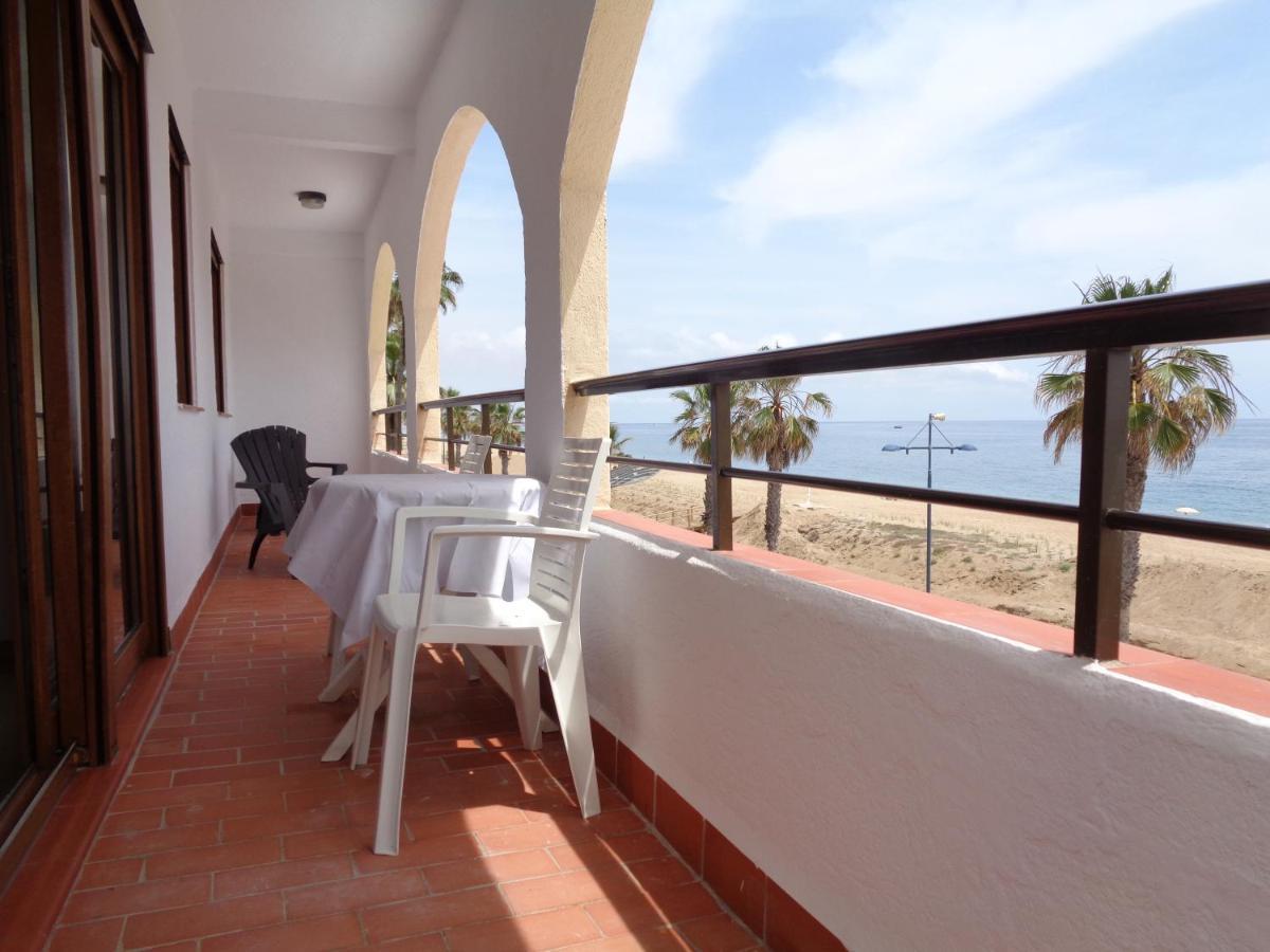 Apartamentos Benedicto XIII: Beachfront with Parking & Modern Amenities Peniscola Exterior photo