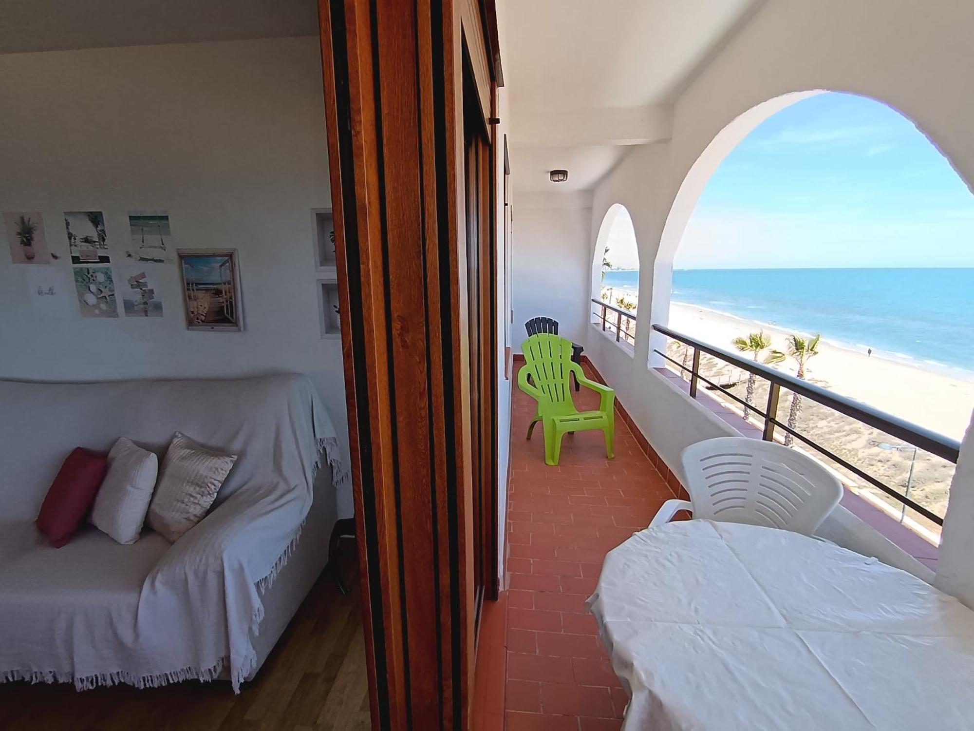 Apartamentos Benedicto XIII: Beachfront with Parking & Modern Amenities Peniscola Exterior photo