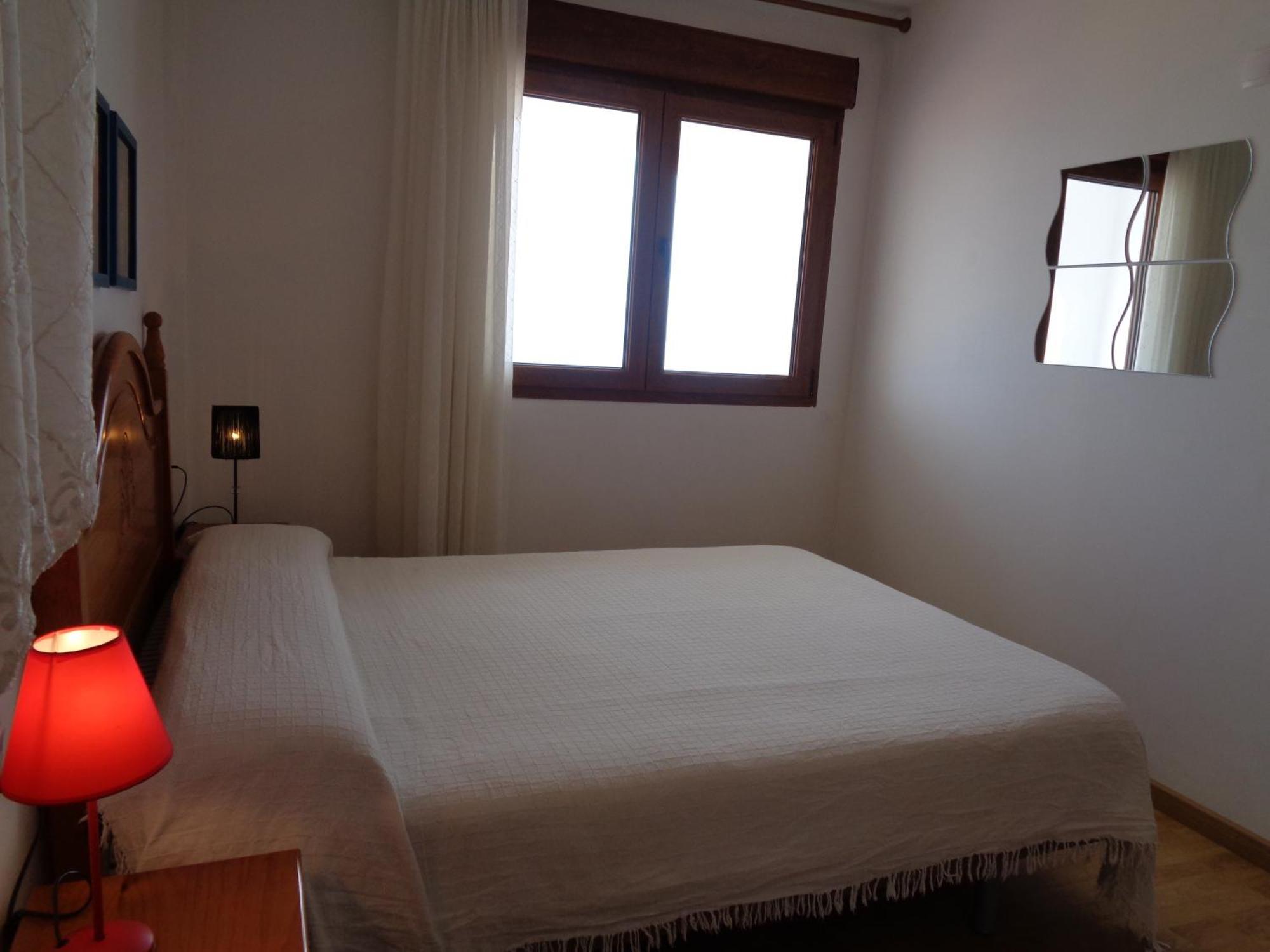 Apartamentos Benedicto XIII: Beachfront with Parking & Modern Amenities Peniscola Room photo